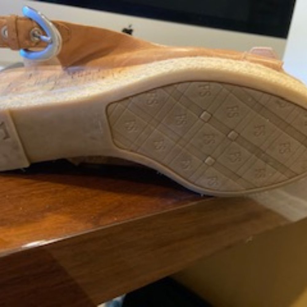 Shoes - Picture 3 of 4
